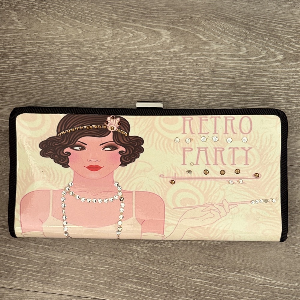 Retro Women's Clutch